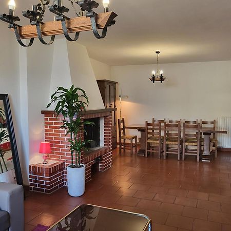 Appartamento Con Camino In Centro Storico 贝瓦尼亚 外观 照片