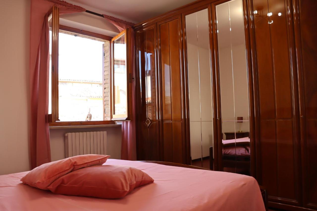 Appartamento Con Camino In Centro Storico 贝瓦尼亚 外观 照片