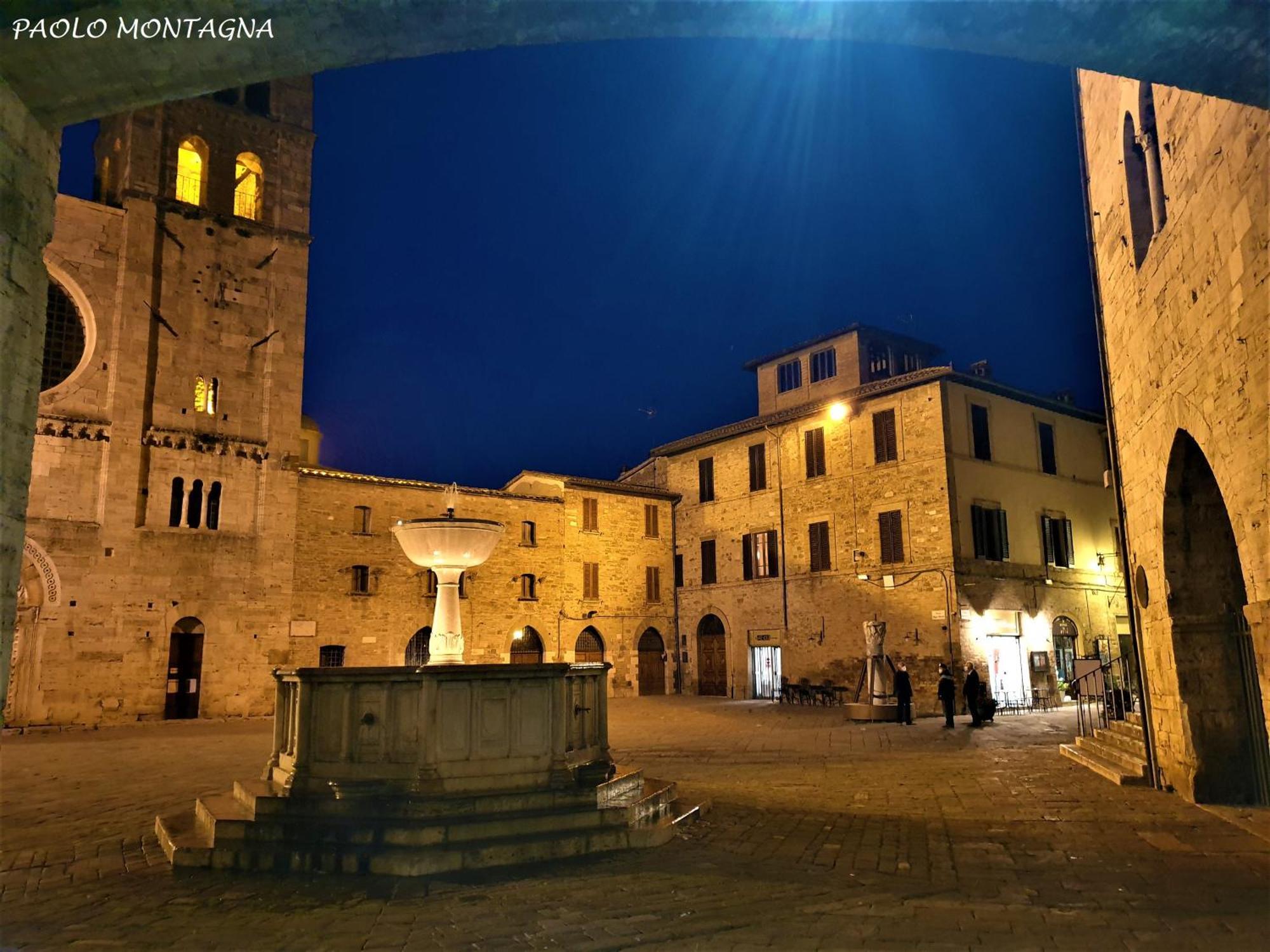 Appartamento Con Camino In Centro Storico 贝瓦尼亚 外观 照片